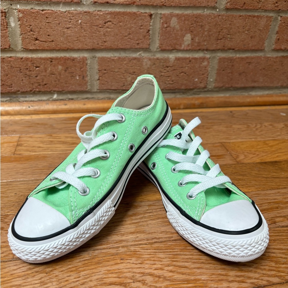 Converse Unisex-Child Chuck Taylor All Star Low Top Kids Sneaker Kids 13 New